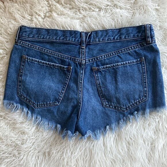 We The Free Button Fly Frayed Hem Denim Jean Shorts Size 27 - Picture 2 of 11